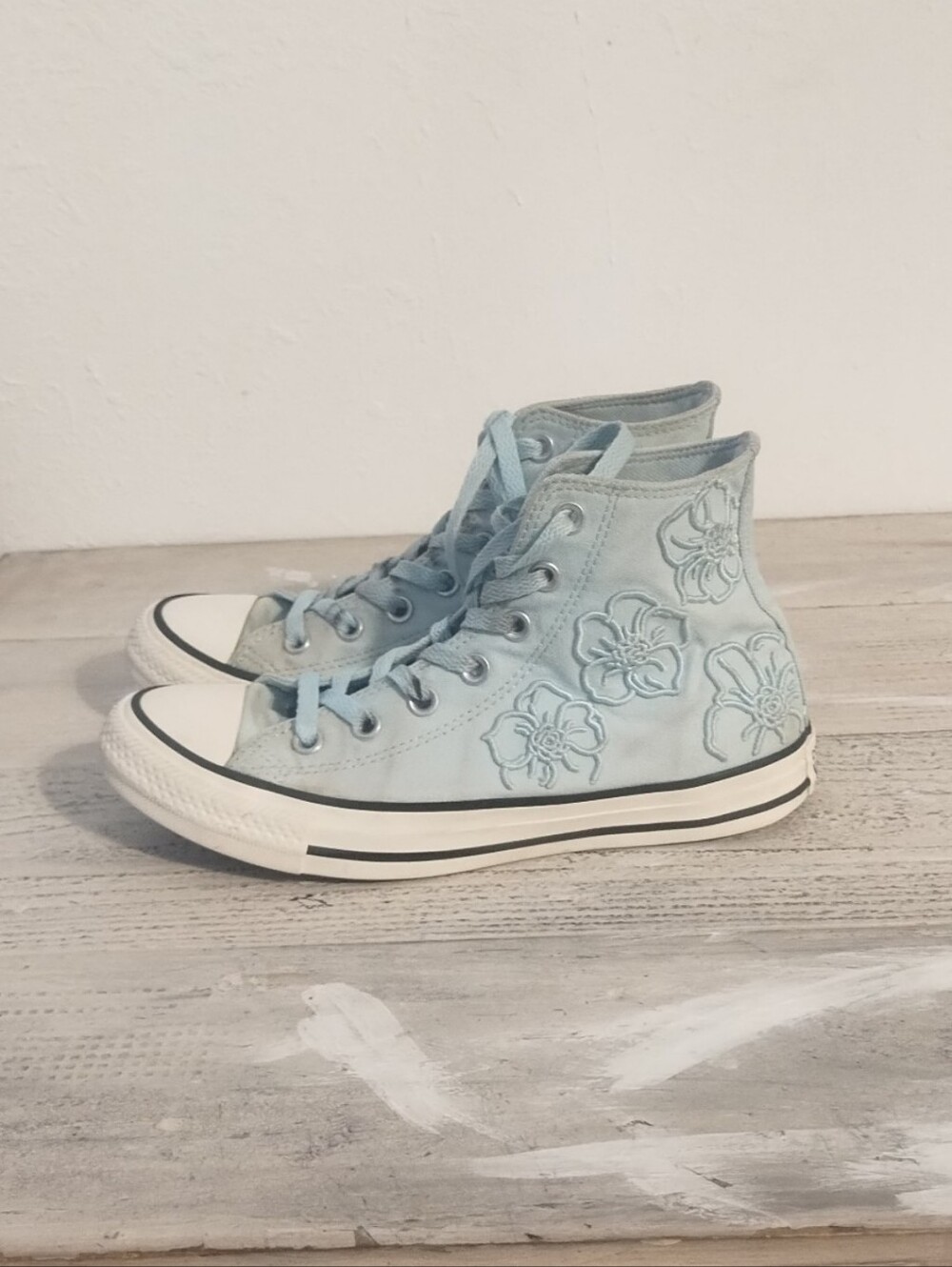 Converse Chuck Taylor All Star USAWomens Size 8 Blue Floral Embroidered A21409F